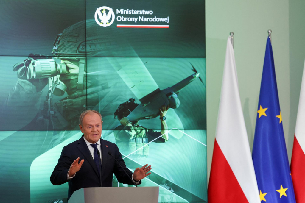 Poľsk&yacute; premi&eacute;r Donald Tusk podp&iacute;sal dohodu SAFE (Bezpečnostn&aacute; akcia pre Europu). FOTO: Reuters