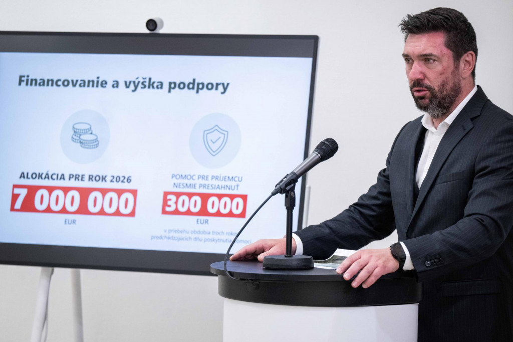 Na sn&iacute;mke minister p&ocirc;dohospod&aacute;rstva a rozvoja vidieka Richard Tak&aacute;č (Smer-SD) počas tlačovej konferencie na t&eacute;mu Podpora do bud&uacute;cnosti slovensk&yacute;ch lesov. FOTO: TASR/Jakub Kotian
