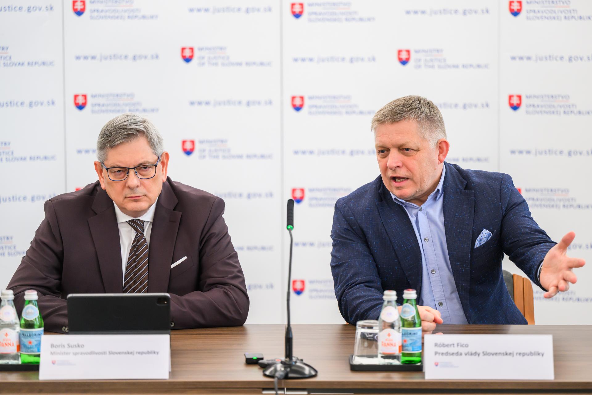Hrozí neustála kampaň? Koalícia chce dať voličom novú možnosť, experti by do hry vložili mandáty poslancov
