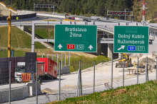 Rozostavan&eacute; Slovensko p&ocirc;sob&iacute; proti dusiacej konsolid&aacute;cii. FOTO: TASR/ M. Sv&iacute;tok