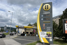 Ceny pal&iacute;v v utorok na pumpe l&iacute;dra trhu na Bajkalskej ulici v Bratislave. V stredu bol diesel e&scaron;te o dva centy lacnej&scaron;&iacute;.

FOTO: HN/ Martin Marko