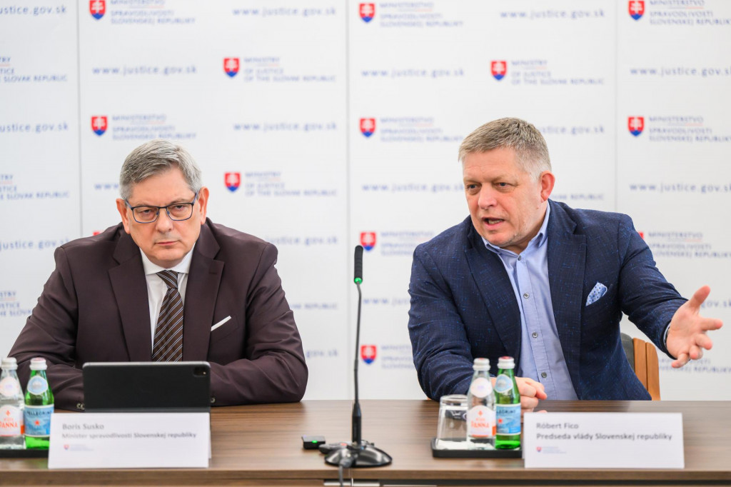 Minister spravodlivosti Boris Susko a predseda vl&aacute;dy Robert Fico. FOTO: TASR/J. Nov&aacute;k