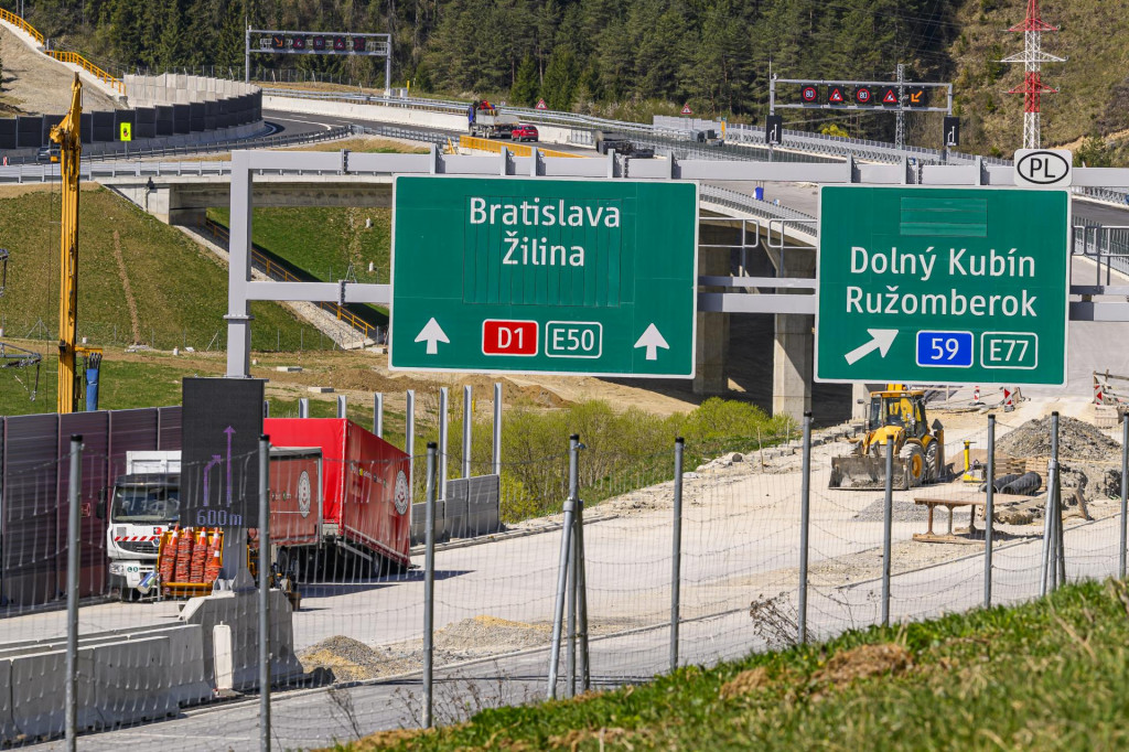 Rozostavan&eacute; Slovensko p&ocirc;sob&iacute; proti dusiacej konsolid&aacute;cii. FOTO: TASR/ M. Sv&iacute;tok