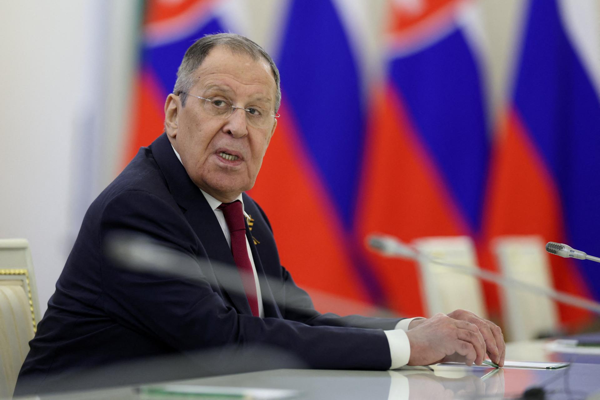 Vo vzťahoch s USA sa napriek veľkému potenciálu nič nedeje, tvrdí Lavrov