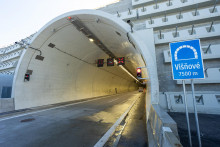 Uzatvoren&yacute; tunel Vi&scaron;ňov&eacute; z d&ocirc;vodu jarnej &uacute;držby pri obci Vi&scaron;ňov&eacute; v okrese Žilina. FOTO: TASR/Daniel Stehl&iacute;k