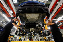Najviac priemyseln&aacute; produkcia medziročne st&uacute;pla v D&aacute;nsku (16,8 percenta), Loty&scaron;sku (9,5 percenta) a v Gr&eacute;cku (8,4 percenta). FOTO: Reuters