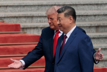 Povinnou jazdou pre Peking bolo popracovať s egom zn&aacute;meho milovn&iacute;ka červen&yacute;ch kobercov ok&aacute;zal&yacute;m prijat&iacute;m. FOTO: Reuters/Evan Vucci