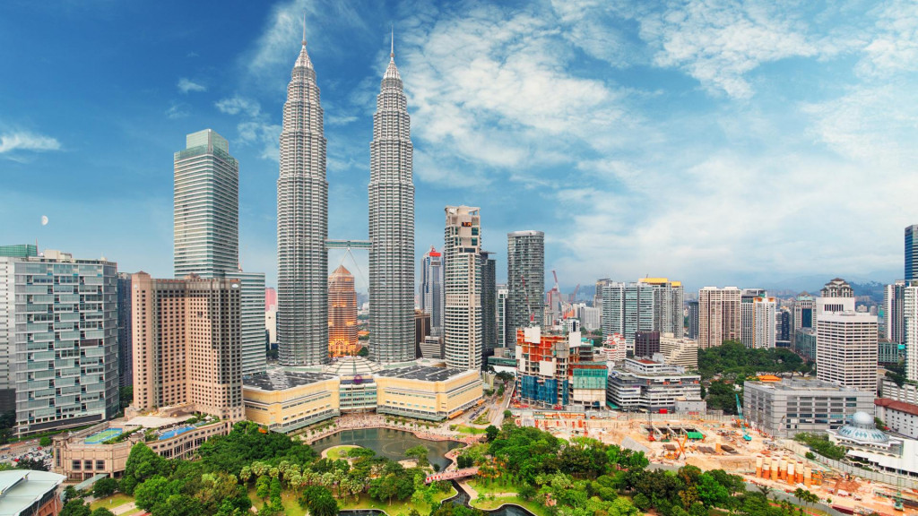 Jedn&yacute;m z perspekt&iacute;vnych exportn&yacute;ch trhov je aj r&yacute;chlo rast&uacute;ca Malajzia s ikonickou panor&aacute;mou metropoly Kuala Lumpur. FOTO: arch&iacute;v HN