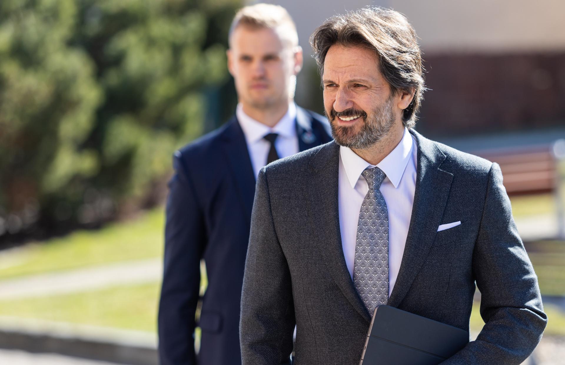 Ukrajinci nám arogantne škodili, majú DNA ako Rusi, povedal Kaliňák českému novinárovi