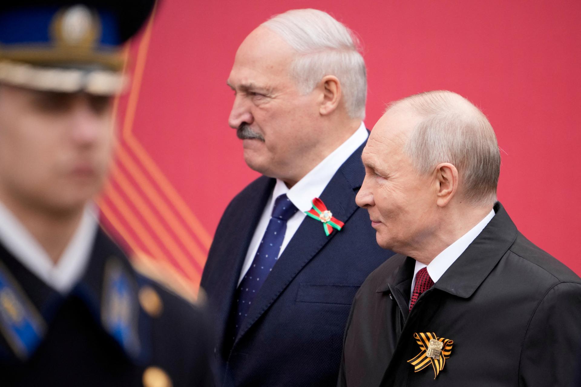 Obavy o trasy NATO. Lukašensko sa chystá na vojnu, Ukrajina hlási presuny pri hraniciach