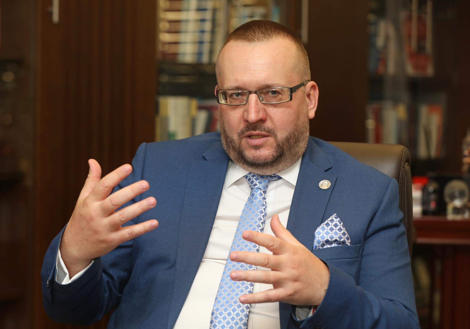 Rektor Univerzity Komensk&eacute;ho pre HN: Nie je spr&aacute;vne v&scaron;etko podriaďovať teraj&scaron;&iacute;m potreb&aacute;m trhu pr&aacute;ce (rozhovor)