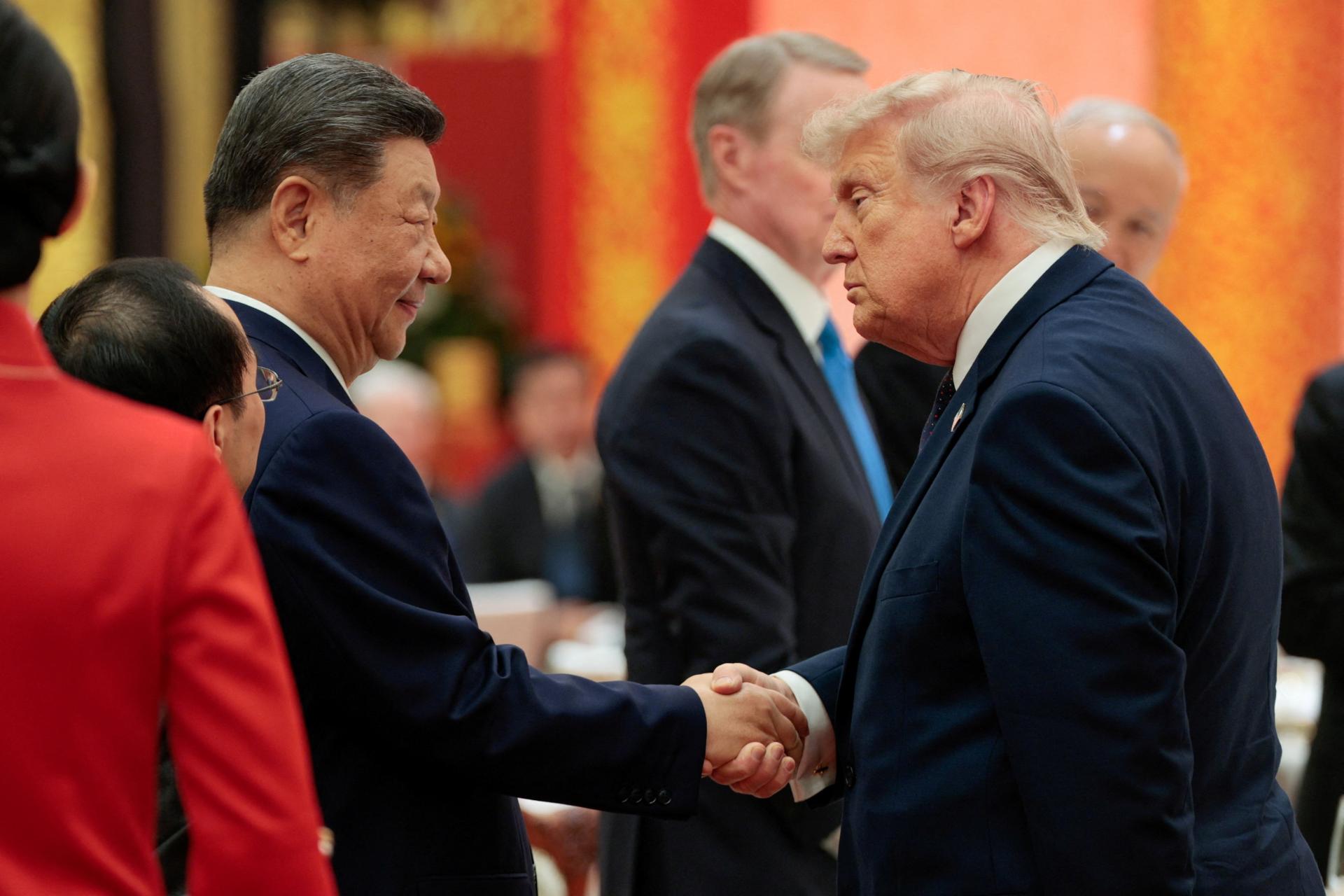 Čínsky prezident ponúkol USA pomoc s dopravou v Hormuze. Peking sa zaviazal, že nedodá Iránu zbrane