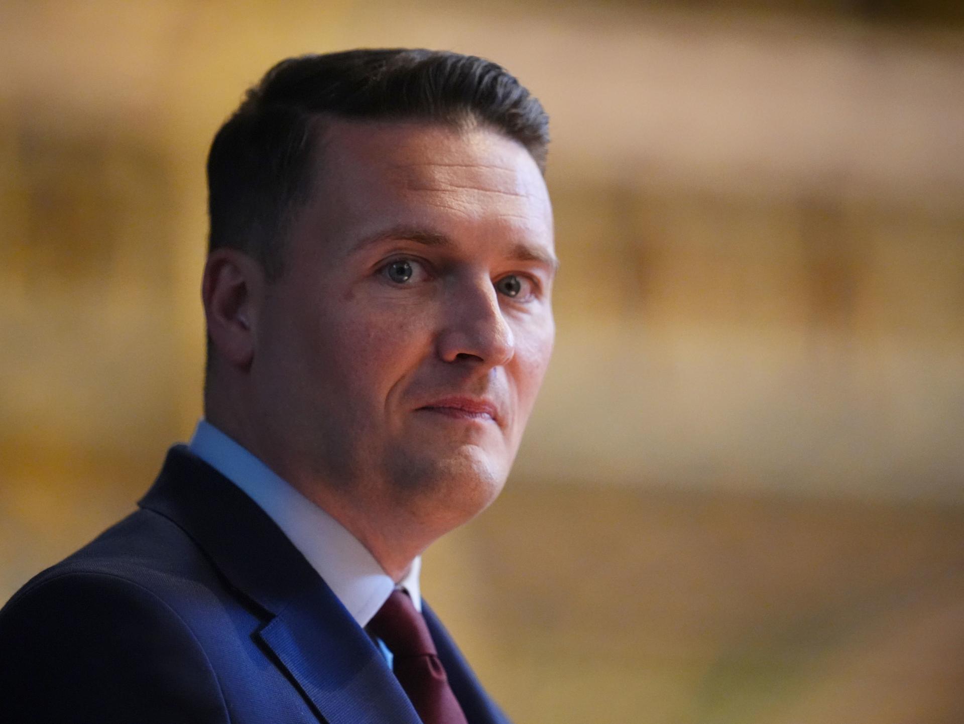 Britský minister zdravotníctva Streeting podal demisiu, chce nahradiť Starmera
