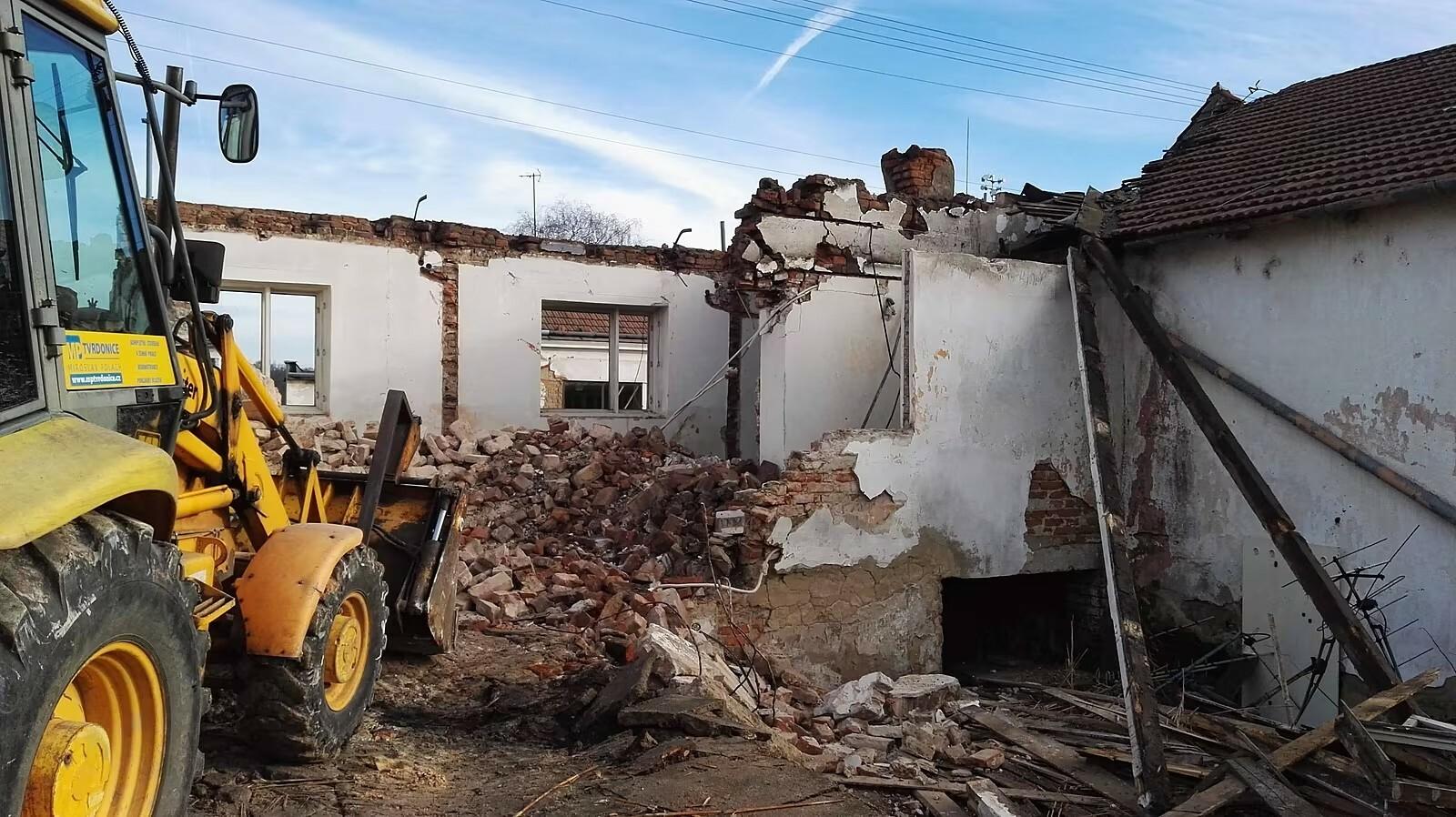 Starú ruinu pri slovenských hraniciach zrovnali so zemou. Dnes na jej mieste stojí vidiecky dom s dušou