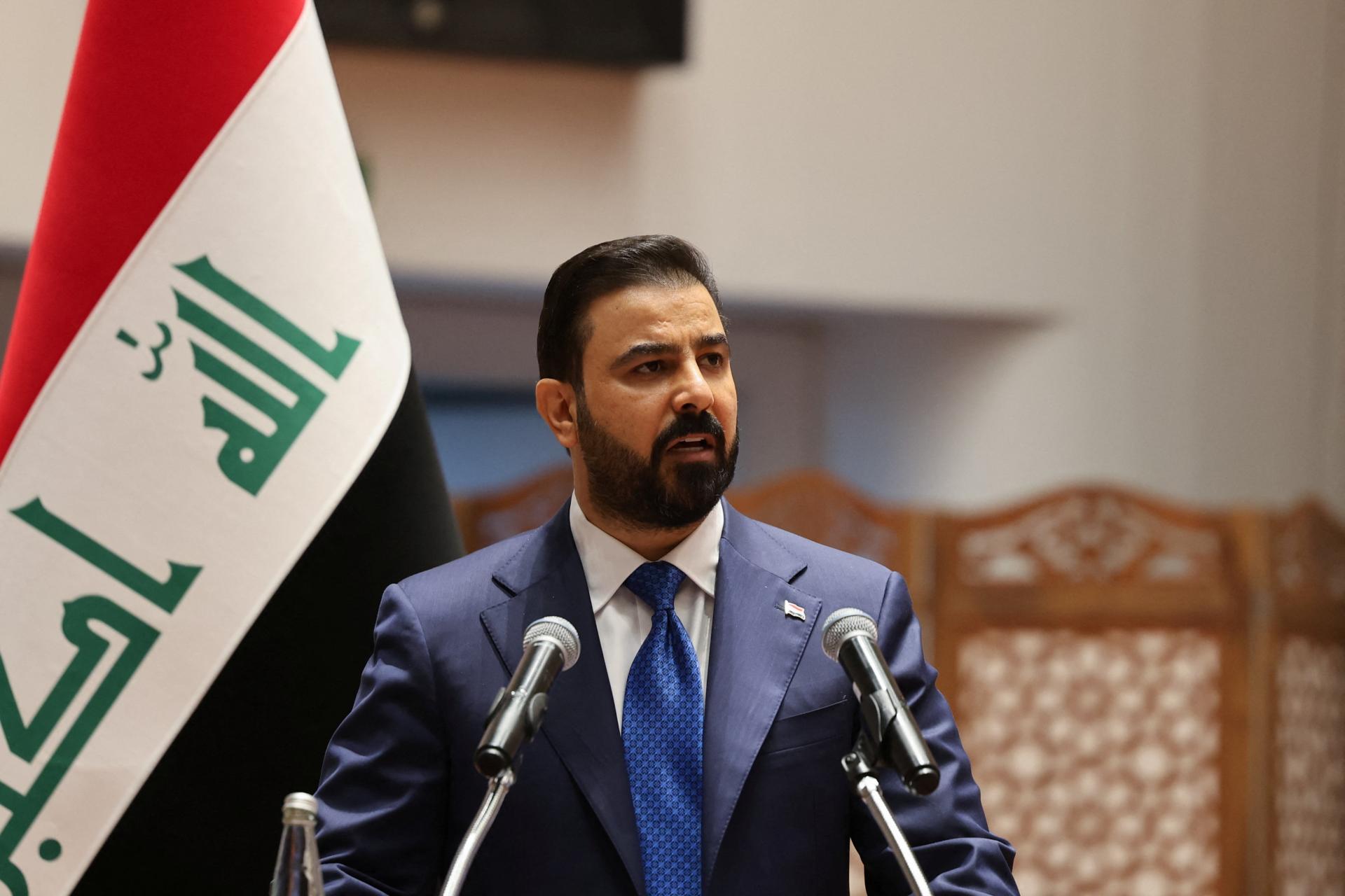 Irak má po mesiacoch krízy nového premiéra. Vládu preberá mladý podnikateľ pod tlakom USA