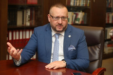 Na sn&iacute;mke rektor Univerzity Komensk&eacute;ho v Bratislave Marek &Scaron;tevček. FOTO: HN/Peter Mayer
