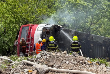 V Jablonove nad Turňou v okrese Rožňava sa vo &scaron;tvrtok začalo s odstraňovan&iacute;m ru&scaron;ňa. FOTO: TASR/HaZZ