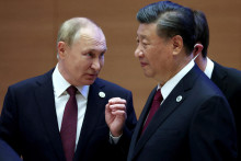 Rusk&yacute; prezident Vladimir Putin sa rozpr&aacute;va s č&iacute;nskym prezidentom Si Ťin-pchingom. FOTO: Reuters