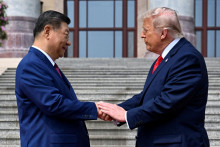 Americk&aacute; prezident Donald Trump a č&iacute;nsky prezident Si Ťin-pching. FOTO: REUTERS