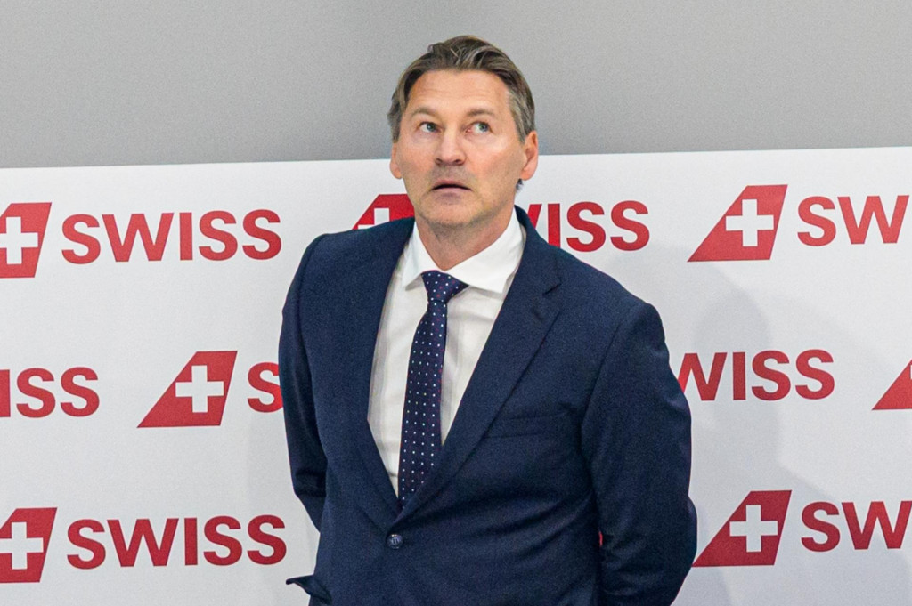 Na sn&iacute;mke hlavn&yacute; tr&eacute;ner slovenskej holejovej reprezent&aacute;cie Vladim&iacute;r Orsz&aacute;gh počas z&aacute;pasu z&aacute;kladnej B-skupiny Slovensko - N&oacute;rsko. FOTO: TASR/Veronika Mihalikov&aacute;