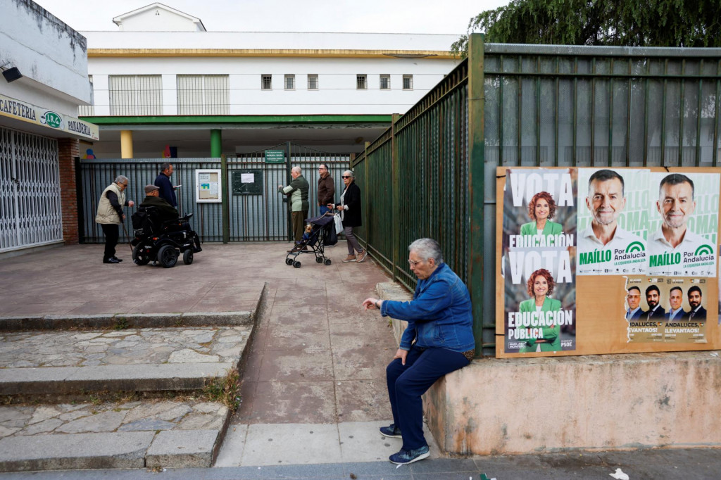AFP pripom&iacute;na, že popularita S&aacute;ncheza v&yacute;razne klesla po podozreniach z korupcie t&yacute;kaj&uacute;cich sa jeho rodiny a b&yacute;val&yacute;ch bl&iacute;zkych politick&yacute;ch spojencov. FOTO: REUTERS