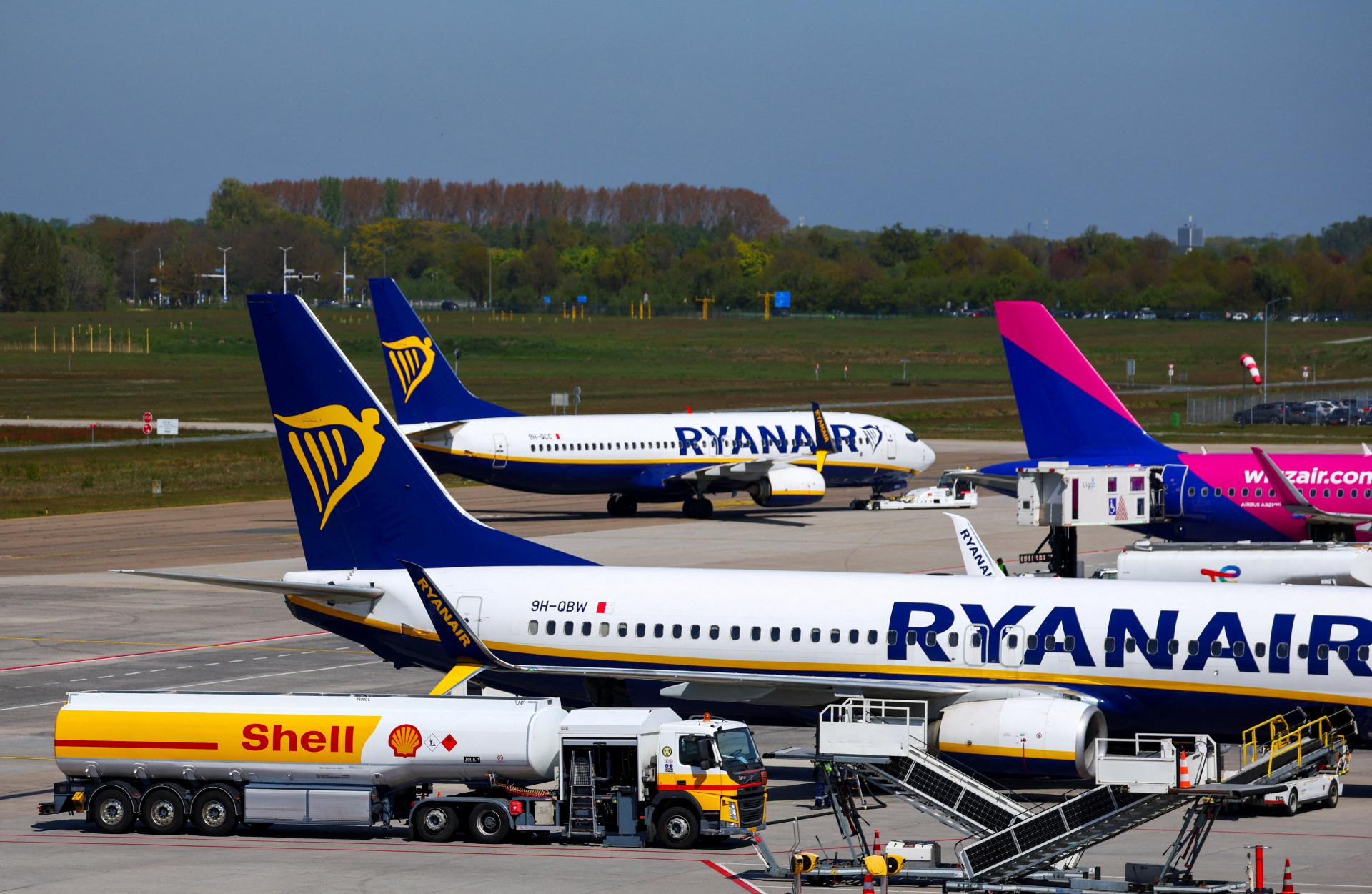 Ryanair pres&uacute;va lety na lacnej&scaron;ie trhy. Na Slovensku ich prid&aacute;, v Belgicku zredukuje