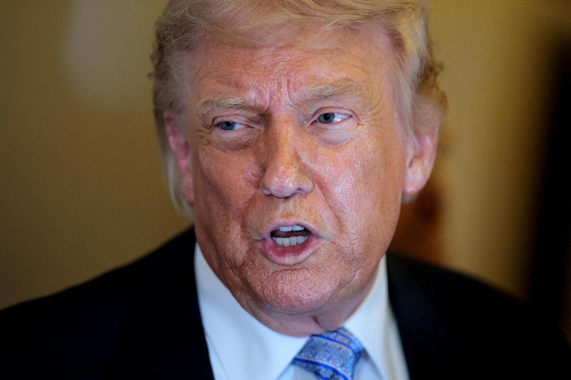 Trump v záujme rokovaní odkladá útok na Irán plánovaný na utorok