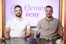 Podnikatelia Luk&aacute;&scaron; Mor&aacute;vek a Tom&aacute;&scaron; Mrav&iacute;k vďaka &scaron;t&uacute;diu v D&aacute;nsku priniesli na trh inovat&iacute;vnu sprchov&uacute; hlavicu.