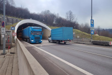 Zapadn&yacute; port&aacute;l tunela Horelica, vjazd od Čadce v pondelok 15. decembra 2025. FOTO:TASR/R. Varga