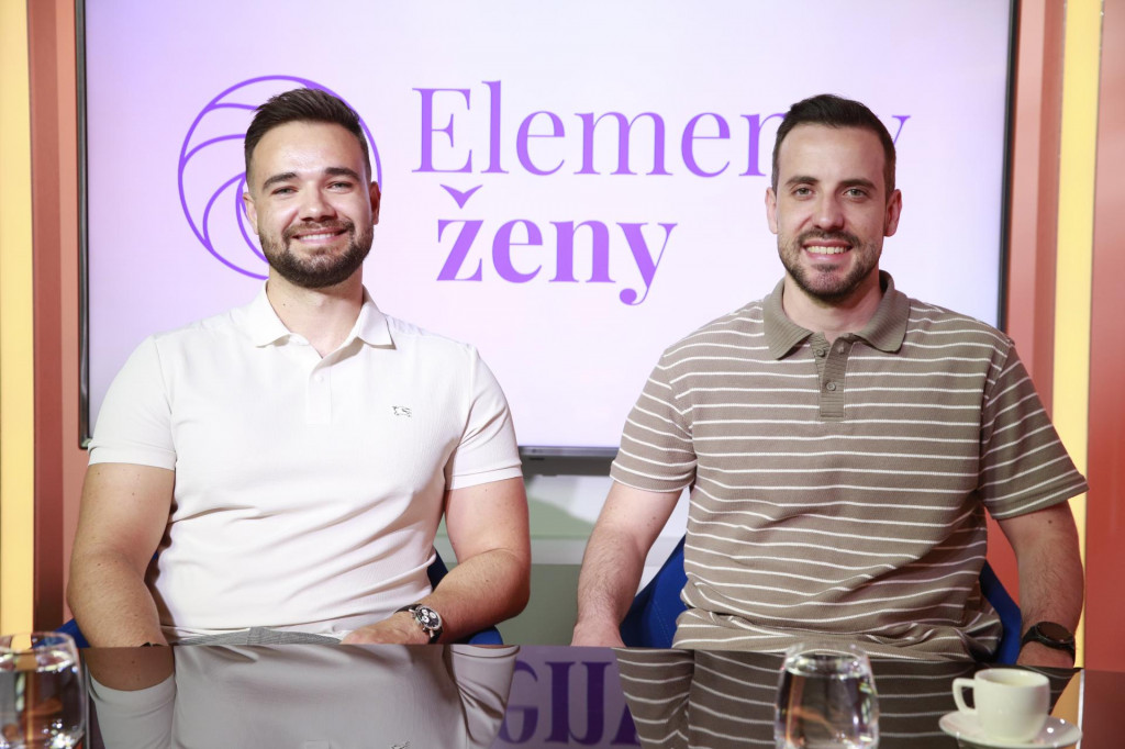 Podnikatelia Luk&aacute;&scaron; Mor&aacute;vek a Tom&aacute;&scaron; Mrav&iacute;k vďaka &scaron;t&uacute;diu v D&aacute;nsku priniesli na trh inovat&iacute;vnu sprchov&uacute; hlavicu.