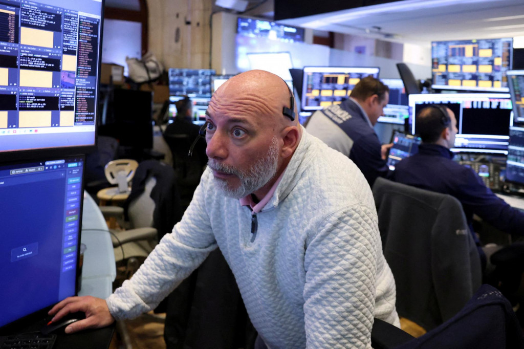 V&yacute;voj na dlhopisovom trhu m&ocirc;že limitovať rast na akciov&yacute;ch trhoch vr&aacute;tane Wall Street. FOTO: Reuters