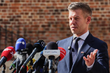 Nov&yacute; maďarsk&yacute; premi&eacute;r P&eacute;ter Magyar počas n&aacute;v&scaron;tevy Krakova v utorok 19. m&aacute;ja 2026. FOTO: TASR/AP