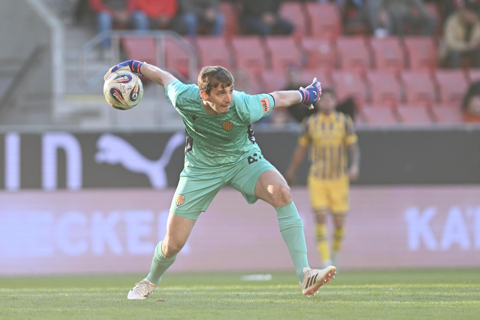 Slovan hlási prvú letnú posilu. Z Dunajskej Stredy prichádza srbský brankár Popovič