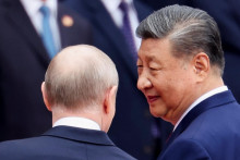 Rusk&yacute; prezident Vladimir Putin a č&iacute;nsky prezident Si Ťin-pching. FOTO: Reuters