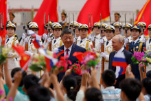 Rusk&yacute; prezident Vladimir Putin a č&iacute;nsky prezident Si Ťin-pching. FOTO: Reuters