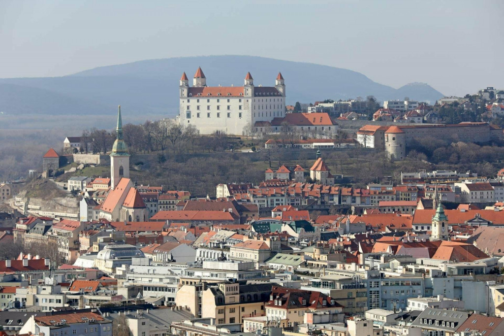 Pohľad na bratislavsk&yacute; hrad. FOTO: HN/Peter Mayer