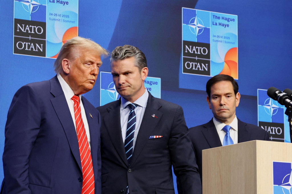 Prezident USA Donald Trump, minister obrany USA Pete Hegseth a minister zahraničn&yacute;ch vec&iacute; USA Marco Rubio. FOTO: Reuters