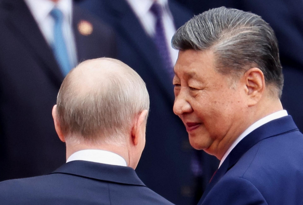 Rusk&yacute; prezident Vladimir Putin a č&iacute;nsky prezident Si Ťin-pching. FOTO: Reuters