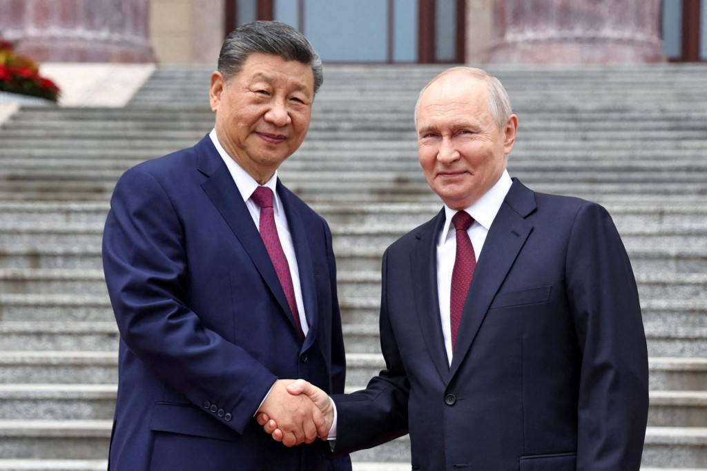 Rusk&yacute; prezident Vladimir Putin a č&iacute;nsky prezident Si Ťin-pching FOTO: REUTERS