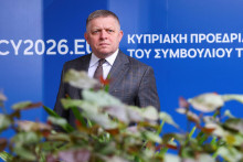 Nielen slovensk&iacute; spotrebitelia, ale ani predseda slovenskej vl&aacute;dy Robert Fico v poslednej dobe optimizmom nežiari. FOTO: REUTERS