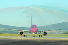 Na sn&iacute;mke Airbus A320 leteckej spoločnosti Wizz Air. T&aacute; sa spolieha predov&scaron;etk&yacute;m na eur&oacute;psku kon&scaron;trukčn&uacute; firmu. FOTO: TASR/R. Hanc