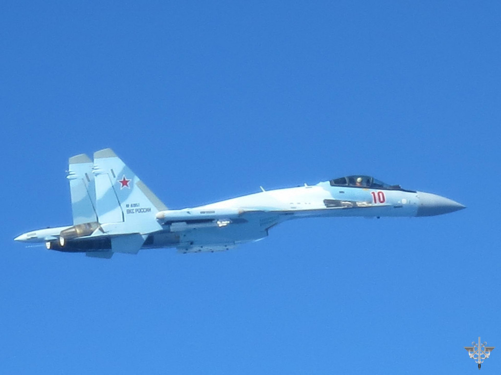 Na sn&iacute;mke zverejnenej franc&uacute;zskou arm&aacute;dou rusk&aacute; st&iacute;hačka Su-35. FOTO: TASR/AP