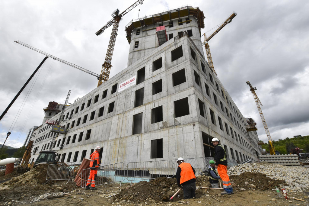 Celkovo maj&uacute; stavebn&eacute; firmy na Slovensku zazmluvnen&eacute; z&aacute;kazky v priemere na dvan&aacute;sť mesiacov dopredu. FOTO: TASR/Luk&aacute;&scaron; Mužla