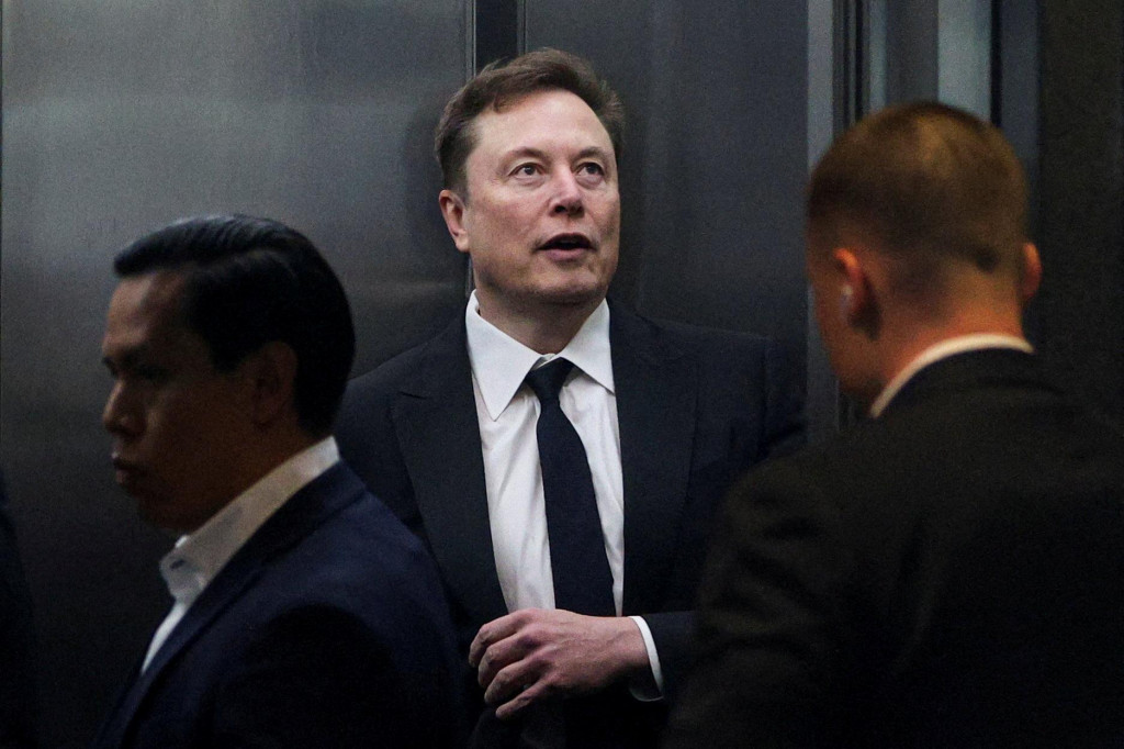 Za minul&yacute; rok spoločnosť Elona Muska vyk&aacute;zala stratu približne 4,94 miliardy USD pri tržb&aacute;ch 18,67 miliardy USD. FOTO: Reuters