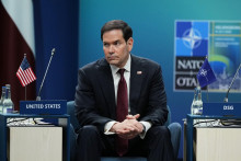 Americk&yacute; minister zahraničn&yacute;ch vec&iacute; Marco Rubio počas stretnutia Severoatlantickej rady (NAC) na &uacute;rovni ministrov zahraničn&yacute;ch vec&iacute; vo &scaron;v&eacute;dskom Helsingborgu v piatok 22. m&aacute;ja 2026. FOTO: TASR/AP