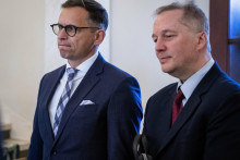 Na sn&iacute;mke zľava gener&aacute;lny riaditeľ a predseda predstavenstva rafin&eacute;rie Slovnaft Gabriel Szab&oacute; a v&yacute;konn&yacute; riaditeľ Marek Senkovič.

FOTO: TASR/ J. Kotian