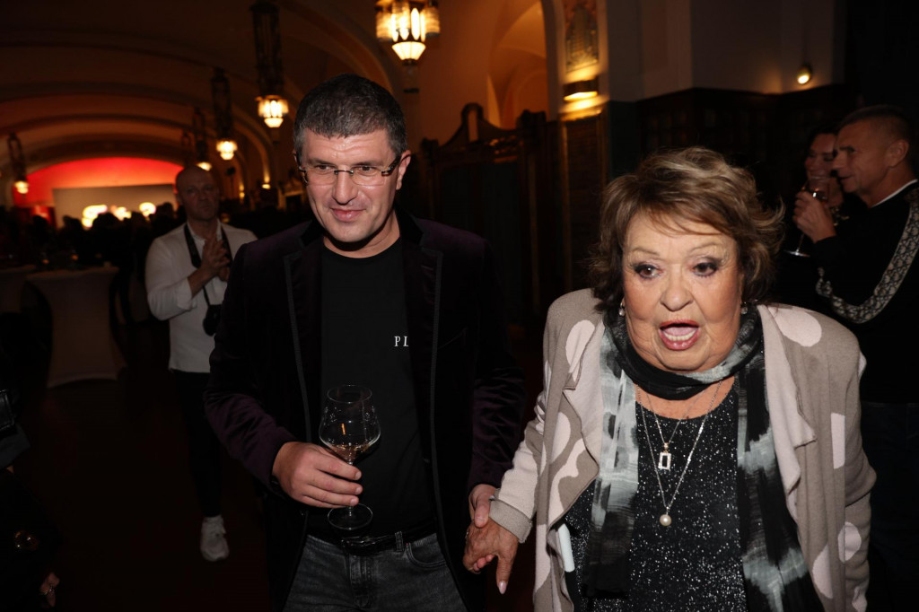 Leon Tsoukernik je bl&iacute;zky kamar&aacute;t hereckej ikony Jiřiny Bohdalovej.