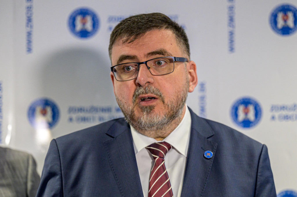 Na sn&iacute;mke predseda Združenia miest a obc&iacute; Slovenska Jozef Božik. FOTO: TASR/Veronika Mihalikov&aacute;