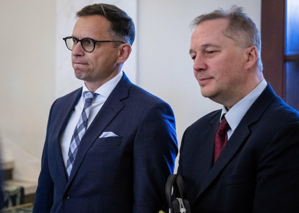 Na sn&iacute;mke zľava gener&aacute;lny riaditeľ a predseda predstavenstva rafin&eacute;rie Slovnaft Gabriel Szab&oacute; a v&yacute;konn&yacute; riaditeľ Marek Senkovič.

FOTO: TASR/ J. Kotian