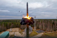 Rusko už na Ukrajine &uacute;točilo raketami Ore&scaron;nik dvakr&aacute;t. FOTO: TASR/AP